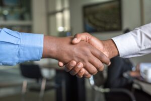 ビジネスの握手のイメージ